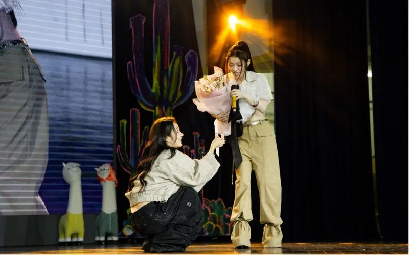 han-sara-fan-meeting (1)