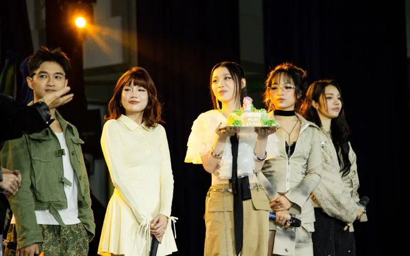 han-sara-fan-meeting