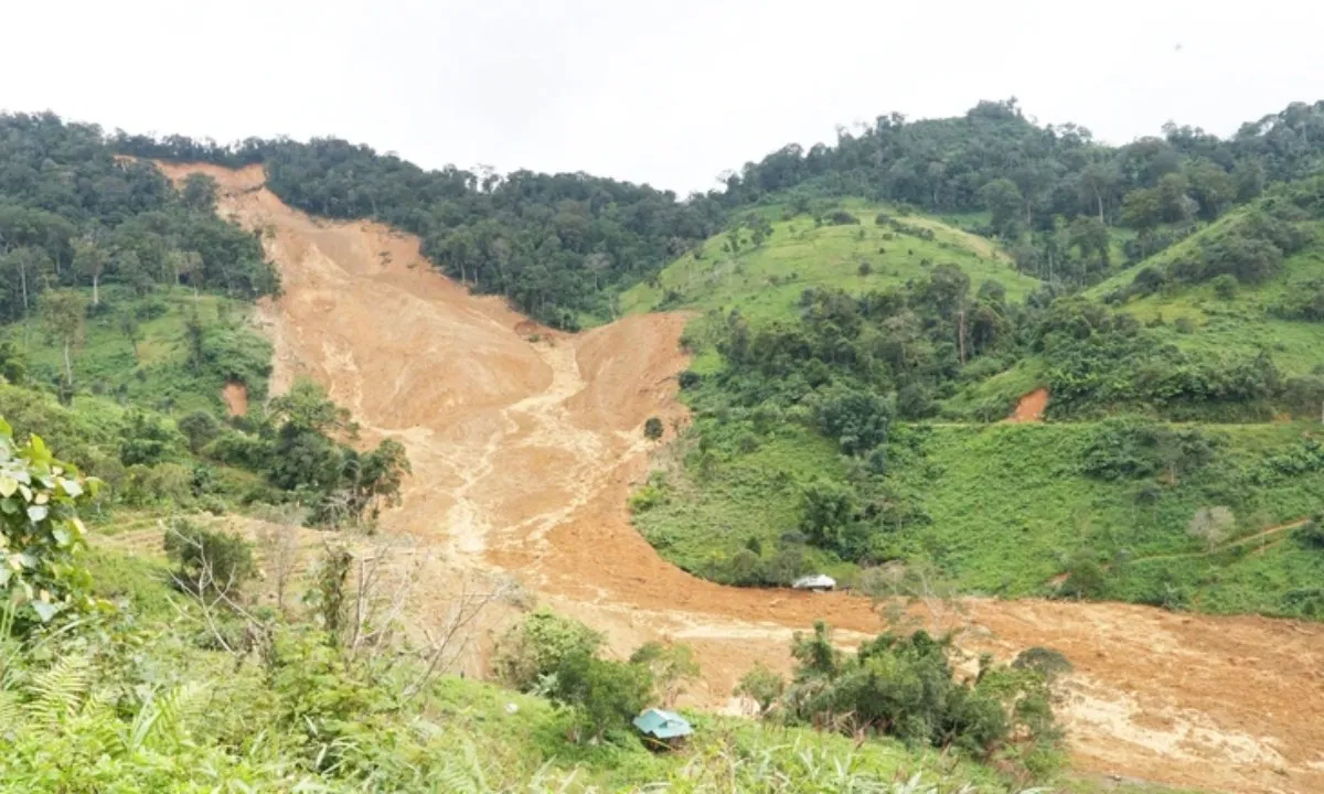 tim-kiem-3-nguoi-mat-tich-vu-sat-lo-nui-o-da-nang-le-trung-2025-11-15-4-17631954998361880242994