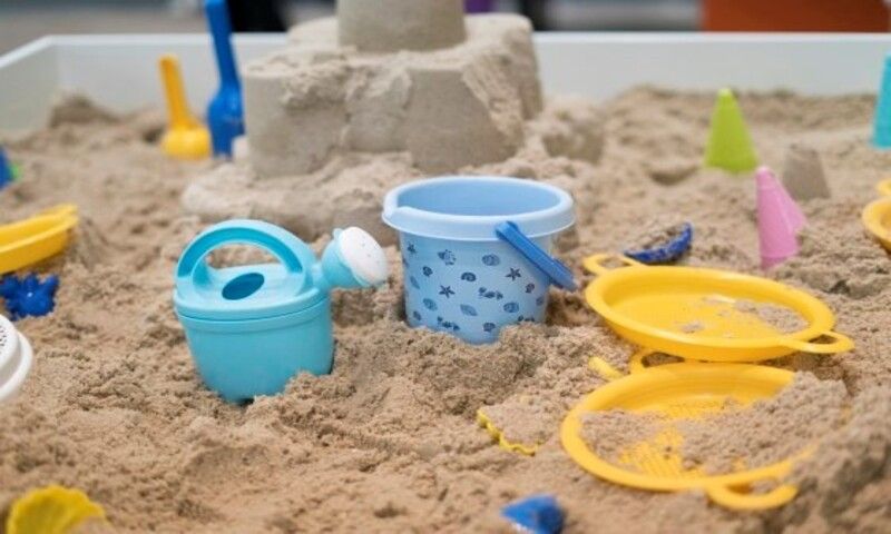 Hơn 70 trường học ở Úc và New Zealand đóng cửa vì phát hiện cát chơi nhiễm amiăng