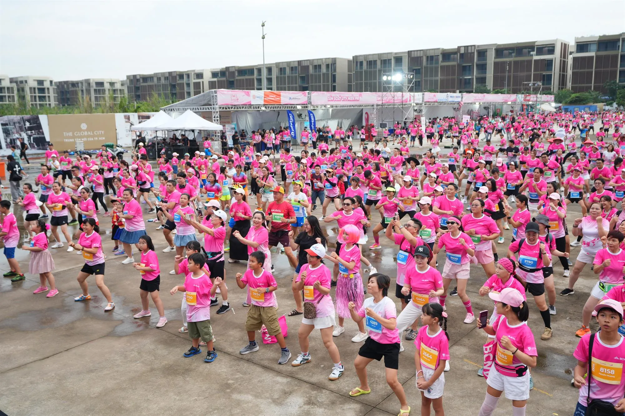 Năng lượng hồng tại sự kiện gây quỹ vì bệnh nhân ung thư vú lớn nhất năm