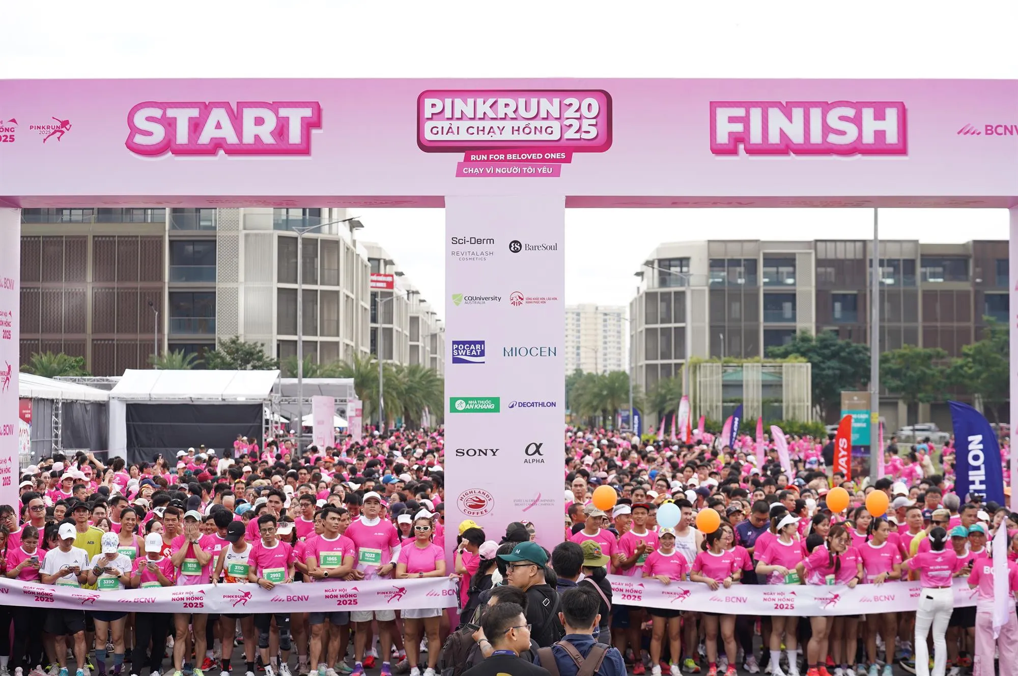 Số lượng người tham gia giải chạy Pink Run năm 2025 khoảng 5000 người