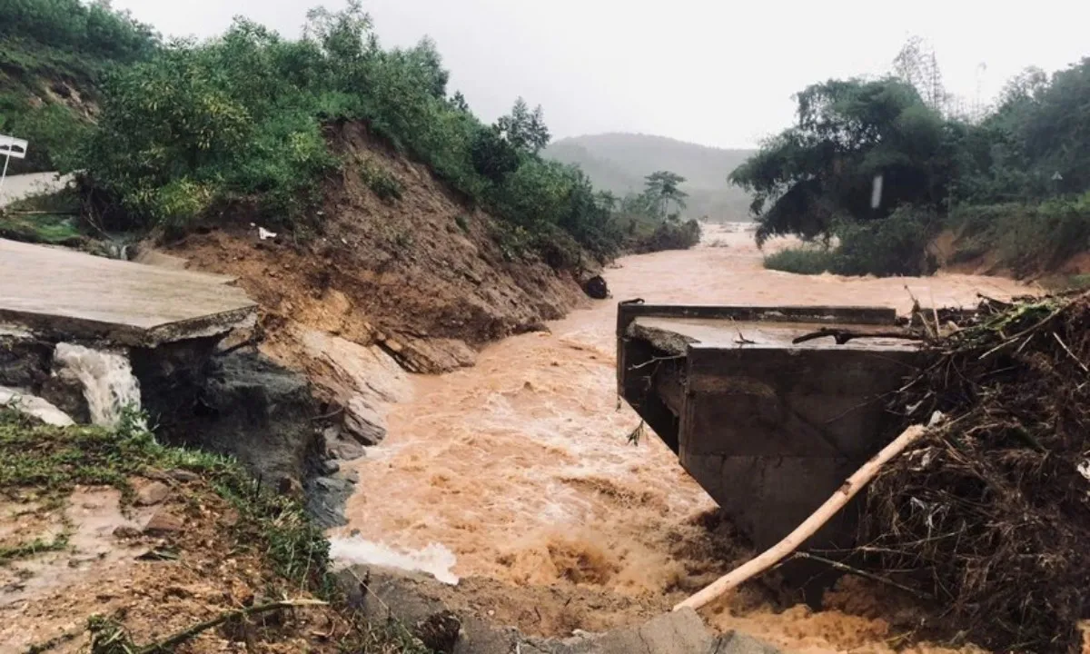 Cảnh báo mưa lớn còn kéo dài ở miền Trung, nguy cơ lũ quét sạt lở