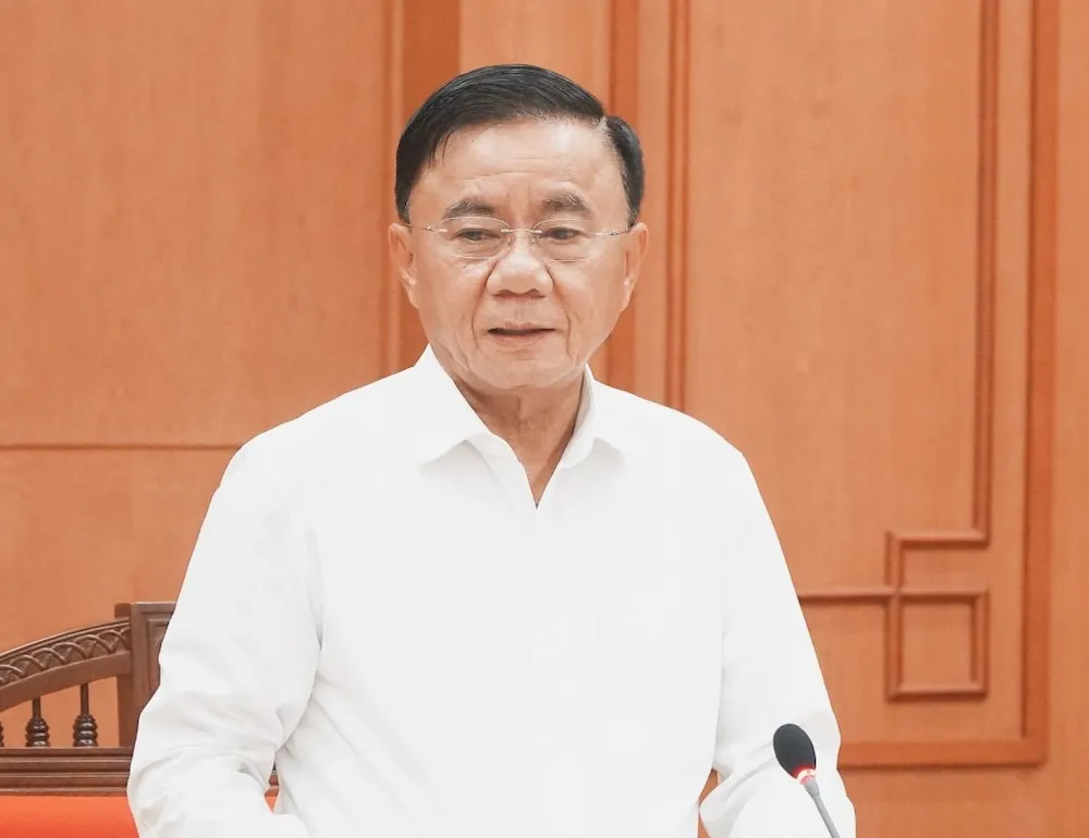 tran-cam-tu-1760625458007456930122