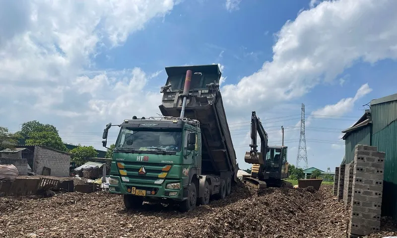 Quảng Ngãi: Vụ chôn lấp 117,9 tấn chất thải, khởi tố Tổng giám đốc