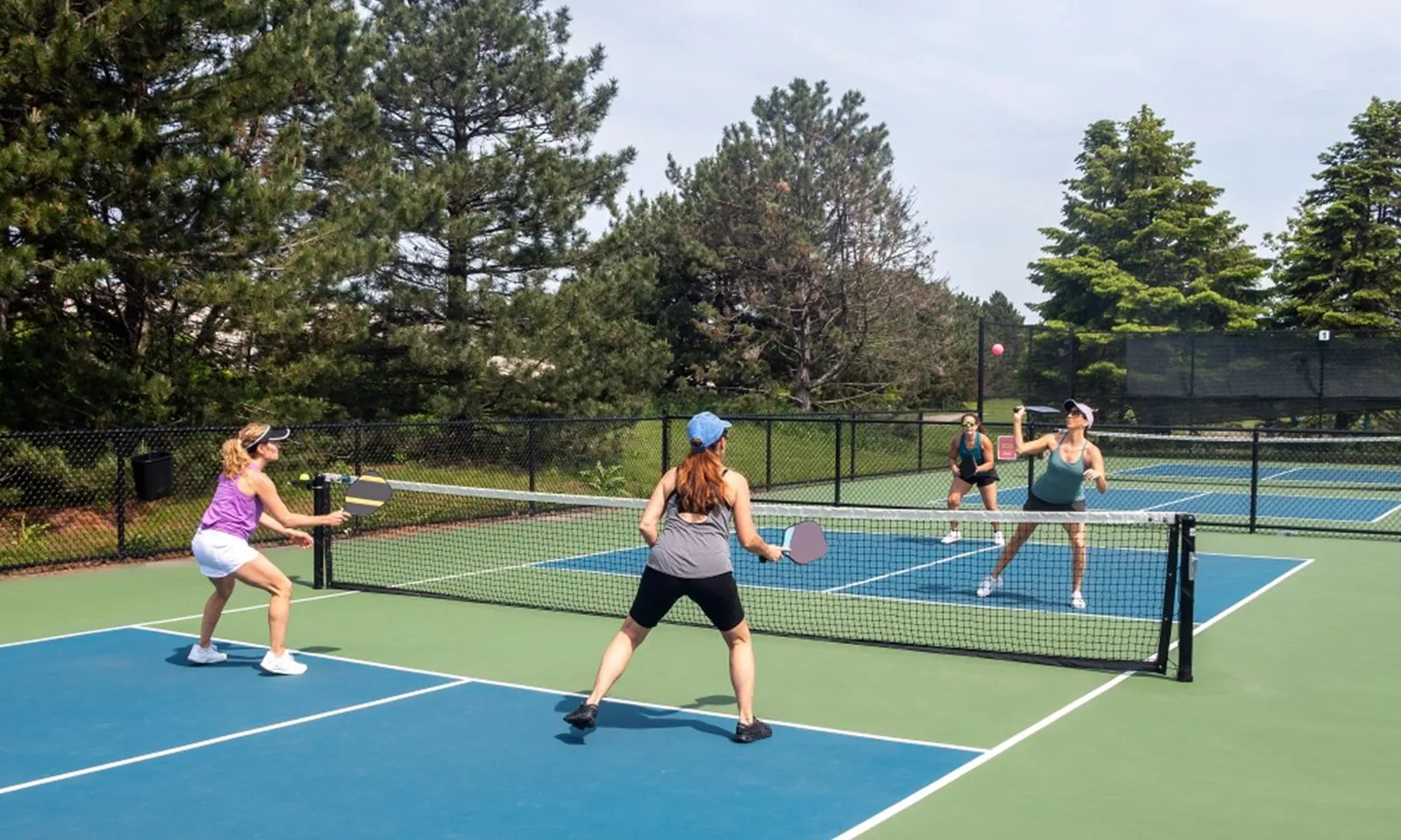 Một thị trấn tại Mỹ cấm cư dân chơi pickleball