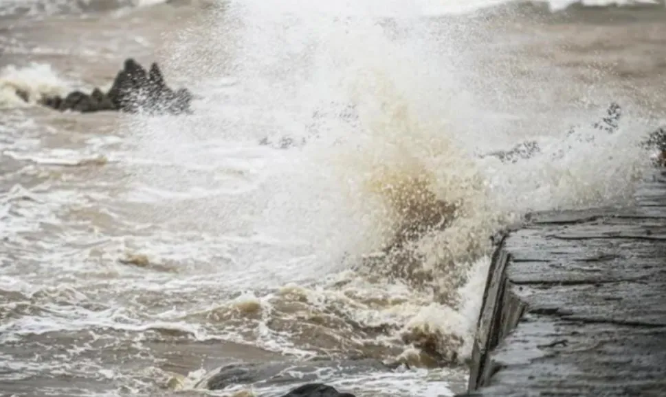 Cảnh báo gió mạnh, sóng lớn và mưa dông trên biển 