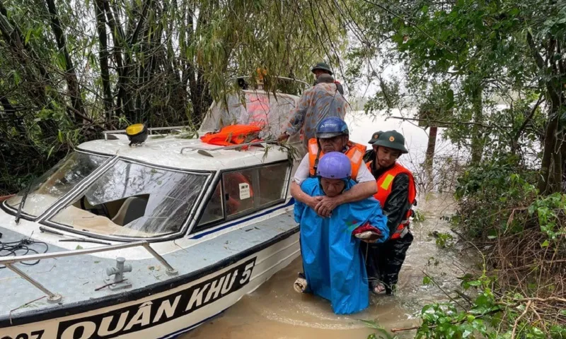 Đắk Lắk: Lũ lịch sử khiến 16 người chết, hàng ngàn hộ dân bị cô lập