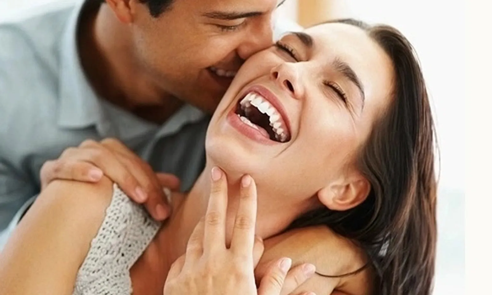 Vì sao nụ cười có thể khiến bạn trông già hơn?