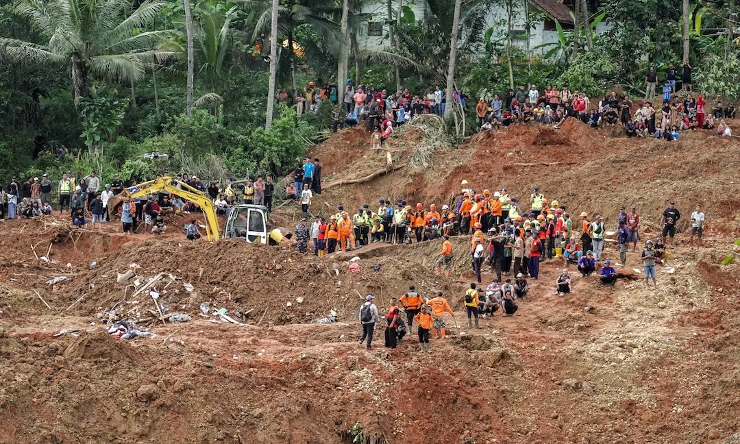 Số người chết vì sạt lở ở Indonesia tăng, hàng chục người vẫn mất tích