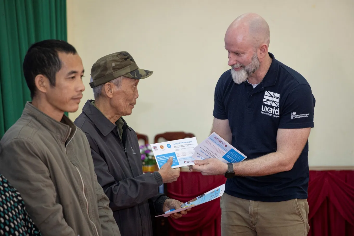 uk-contribute-800000-to-viet-namjpg-1763723503139