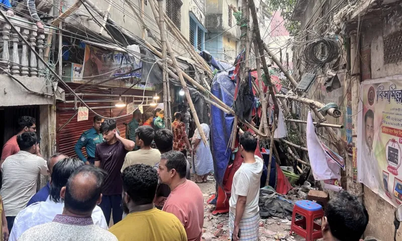 Bangladesh: Động đất mạnh, hơn 300 người thương vong