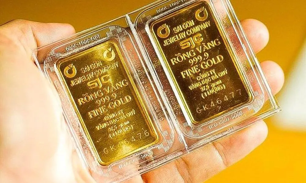 Vàng nhẫn niêm yết cao, vàng thế giới giảm nhẹ