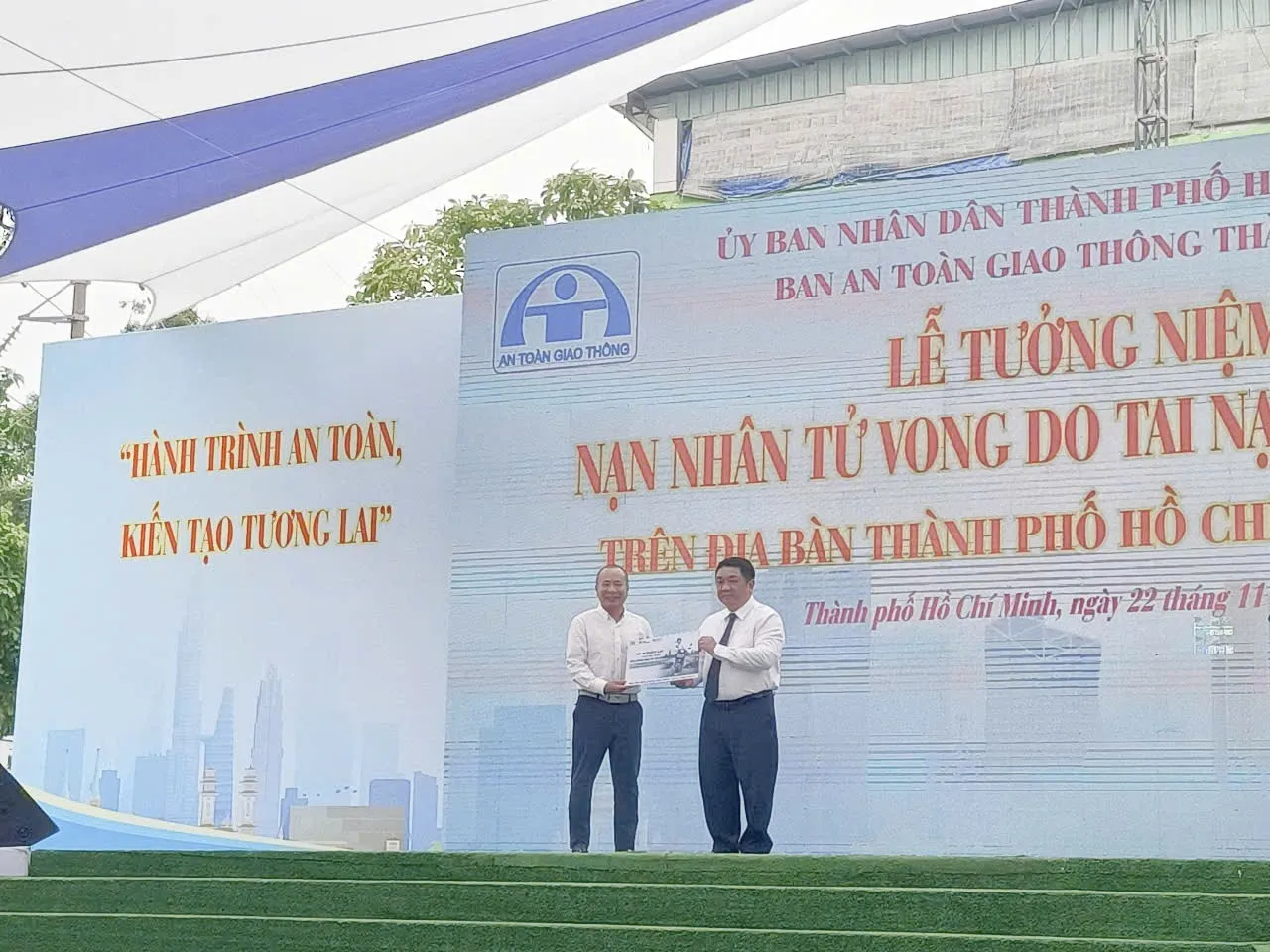 uuid=116D15F0-18D8-4EBC-9986-D4F22BCD8881&code=001&library=1&type=1&mode=1&loc=true&cap=true