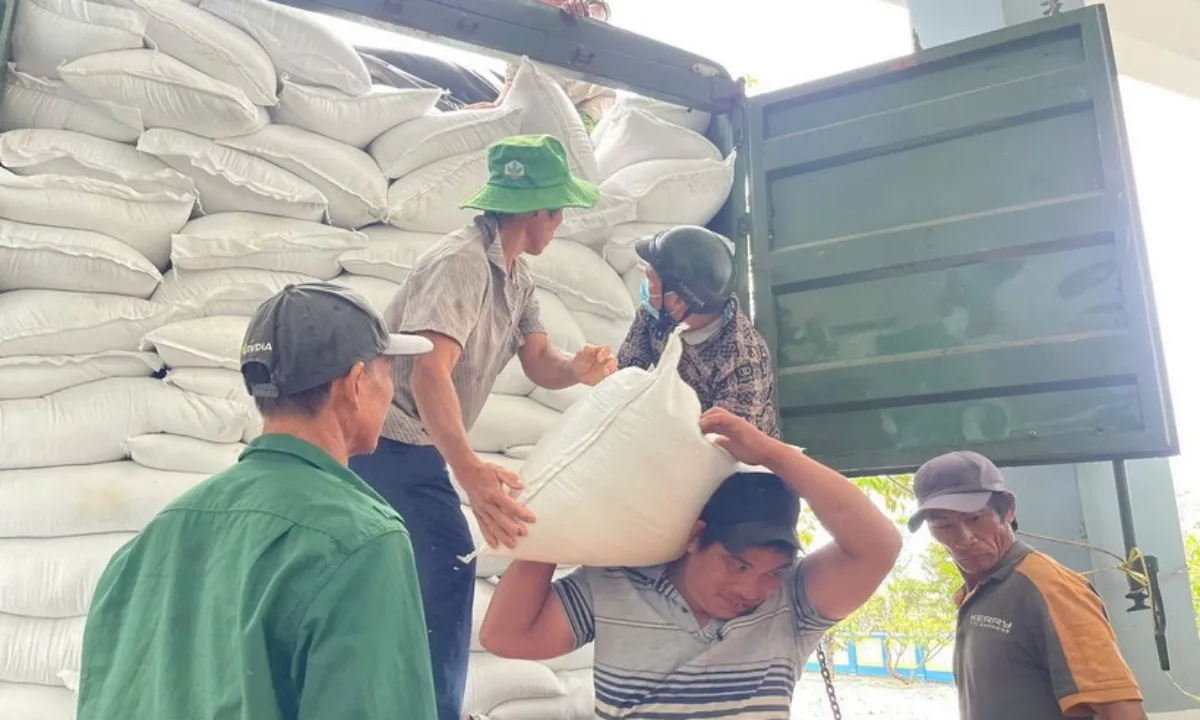 Đắk Lắk cấp gạo hỗ trợ người dân bị ảnh hưởng do lũ lụt