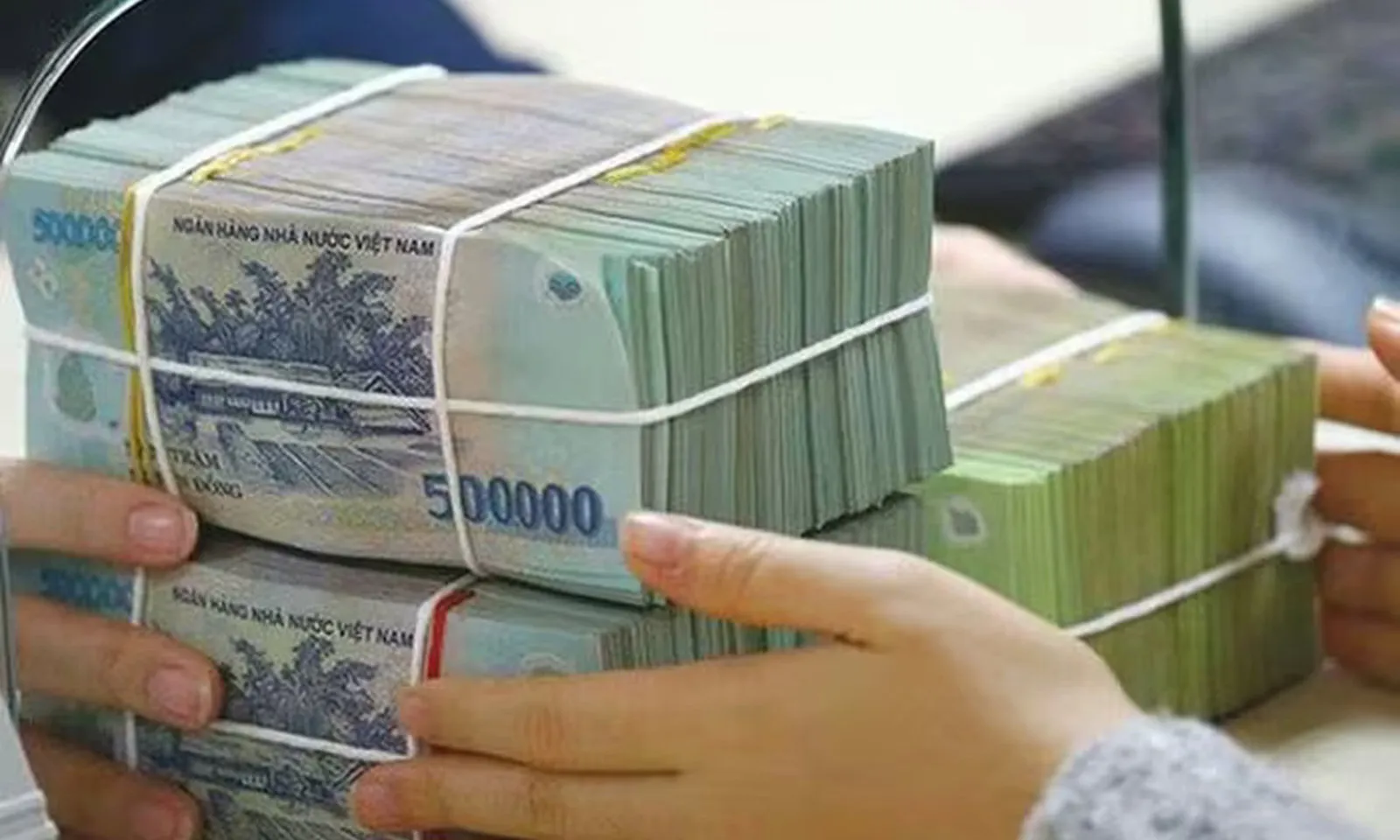 Ngân hàng nhỏ chịu sức ép thanh khoản trong giai đoạn cuối năm