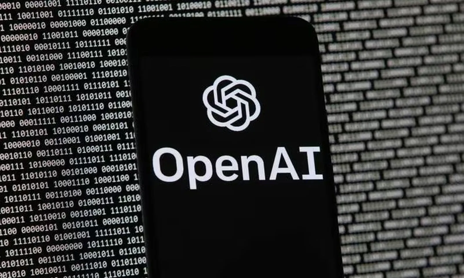 OpenAI bắt tay Foxconn mở rộng sản xuất phần cứng cho trung tâm dữ liệu AI