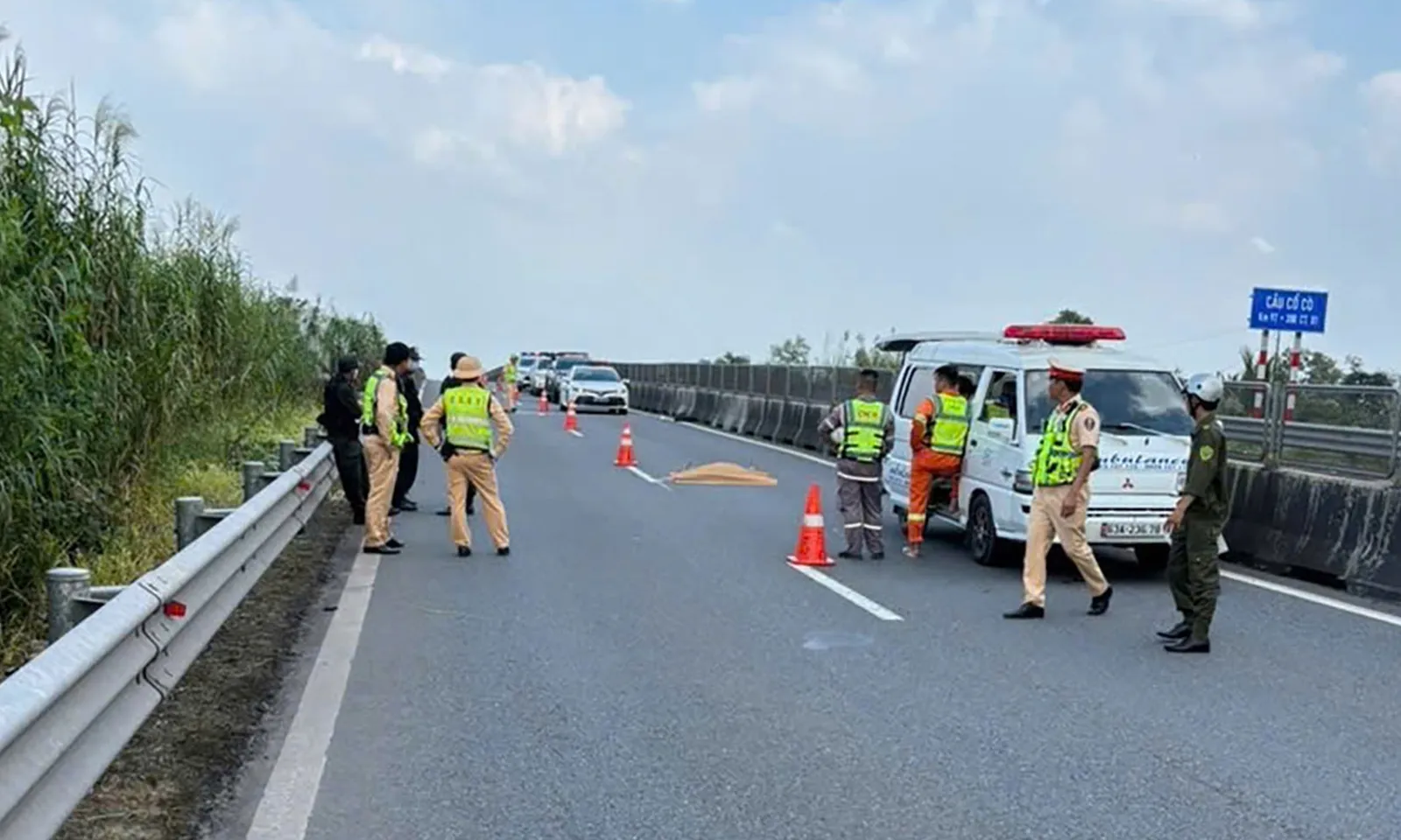 Phát hiện một thi thể người Malaysia trên cao tốc Trung Lương - Mỹ Thuận