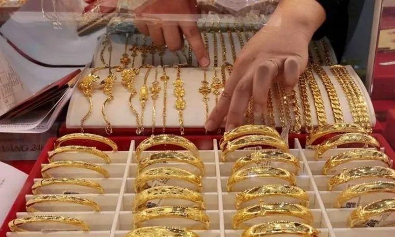 Giá vàng trong nước tiếp tục giữ ở mức cao
