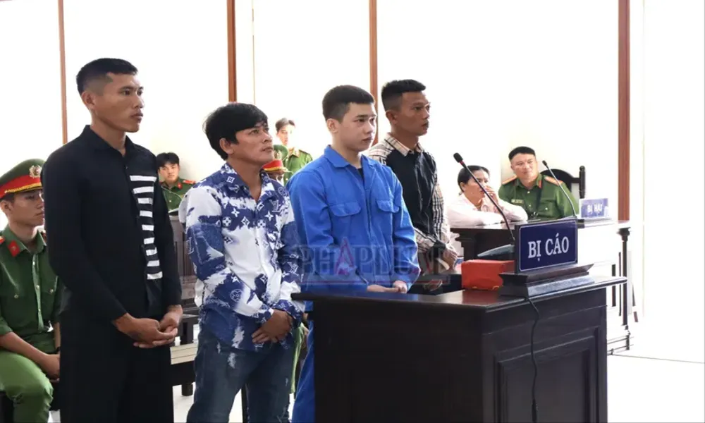 Giết người vì bị xua đuổi không cho nhậu cùng