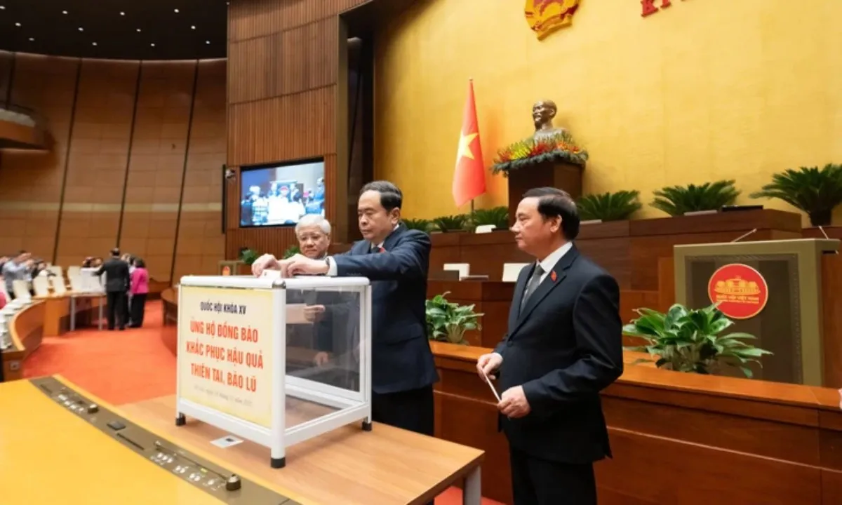 Quốc hội tưởng niệm đồng bào tử vong do thiên tai, kêu gọi quyên góp ủng hộ