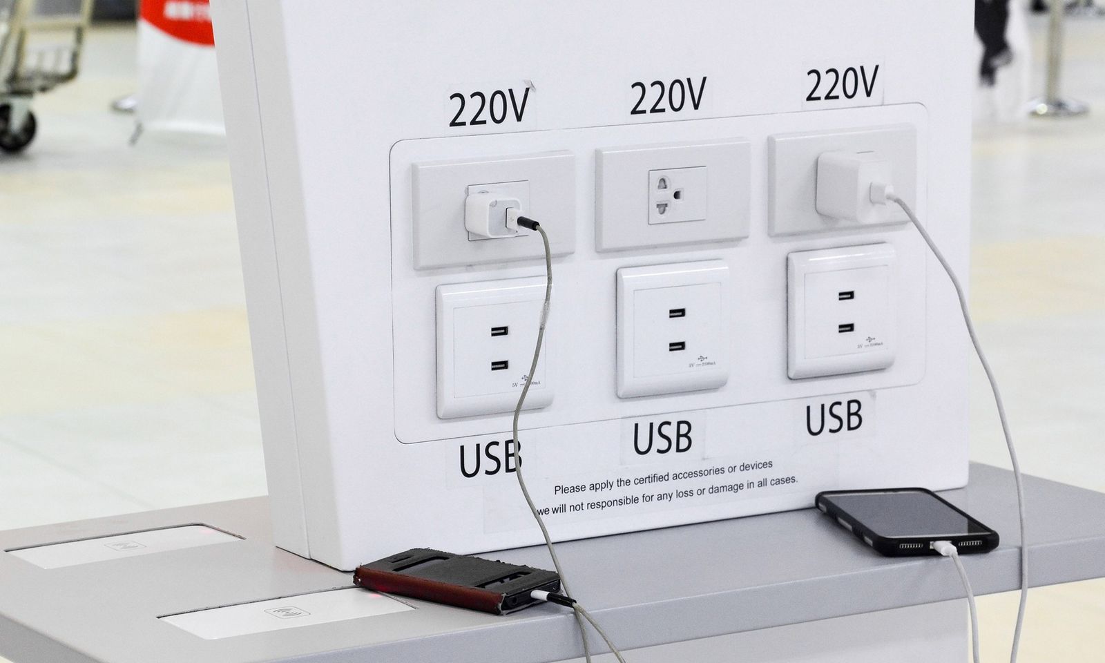 Người dùng có thể mất dữ liệu ‘ngay tức thì’ khi sạc điện thoại nơi công cộng