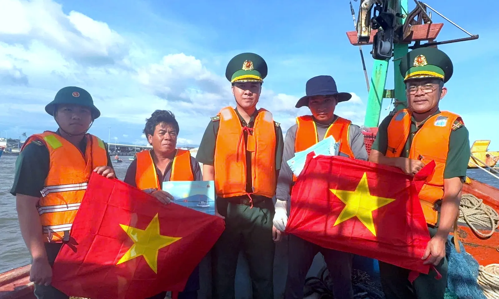 Hướng dẫn ngư dân nhận biết thông tin xấu độc về tình hình mưa lũ ở Miền Trung