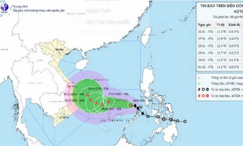 Bão số 15 đang tiếp tục mạnh lên