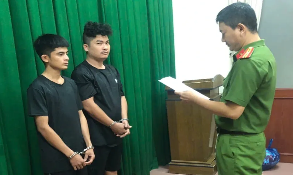 Chém người tại quán karaoke, hai nghi phạm bị tạm giam