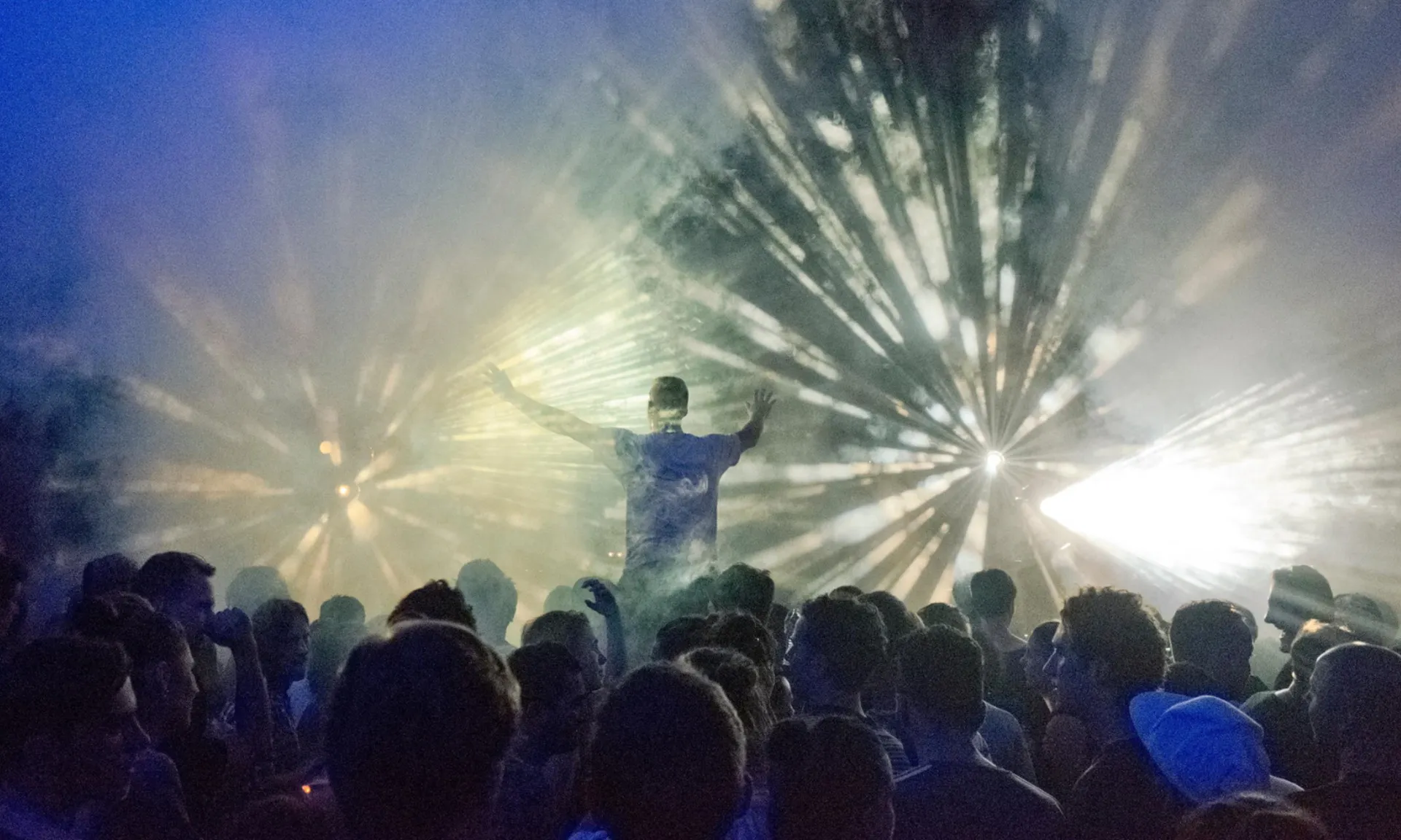 nghe-si-noi-tieng-261125