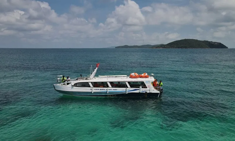 Ngừng tour tham quan đảo Phú Quốc khi sóng lớn để đảm bảo an toàn 