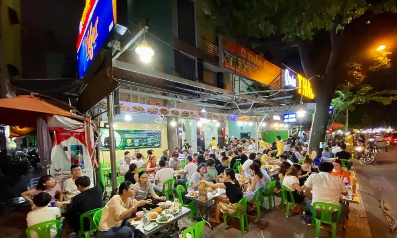  Phố ốc Vĩnh Khánh vào danh sách 31 con đường hấp dẫn nhất thế giới 2025