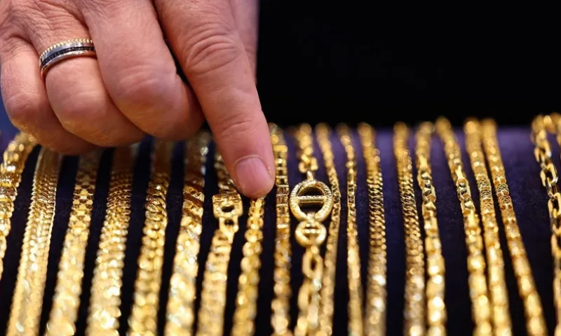 Kỳ vọng Fed hạ lãi suất tiếp tục nâng giá vàng