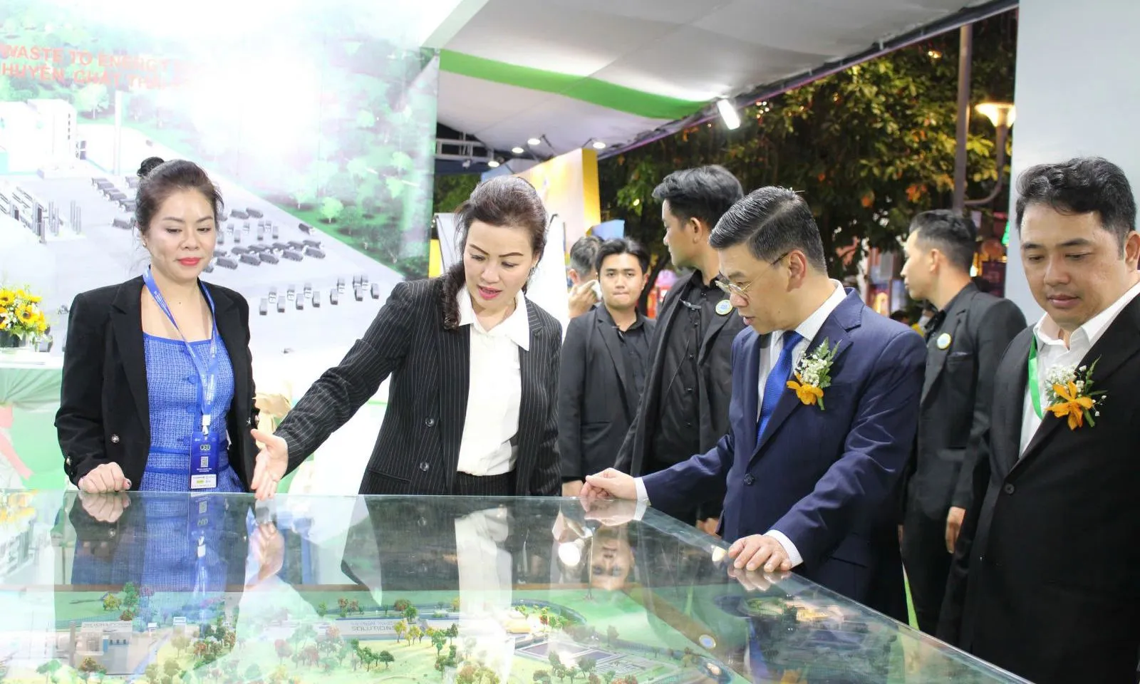 VWS giới thiệu mô hình xử lý rác hiện đại, thu hút đông người dân TPHCM