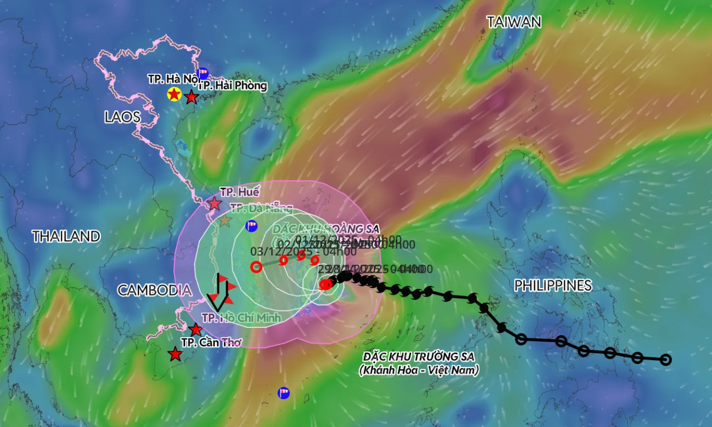 Bão số 15 đổi hướng, đi rất chậm nhưng khiến Biển Đông dậy sóng