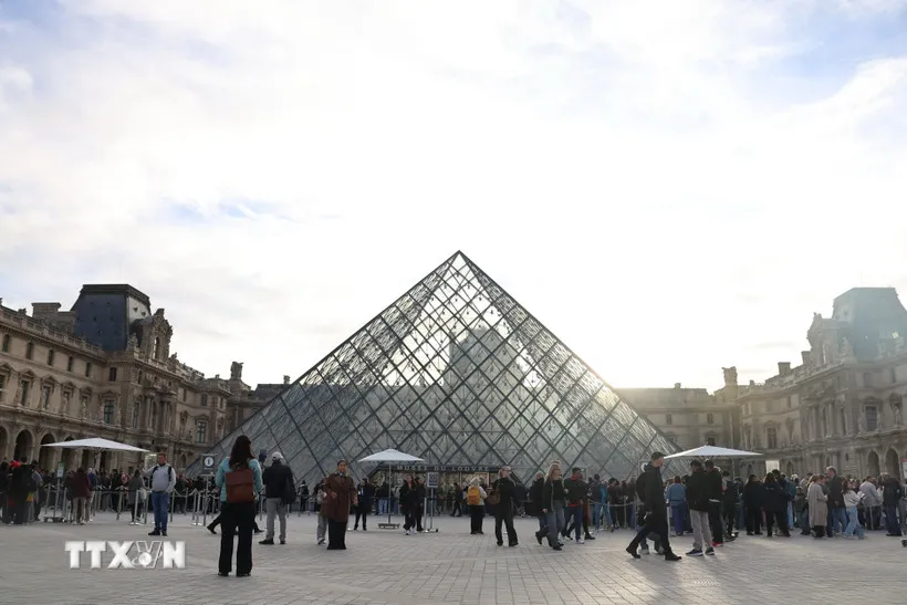 bao-tang-louvre-8375625