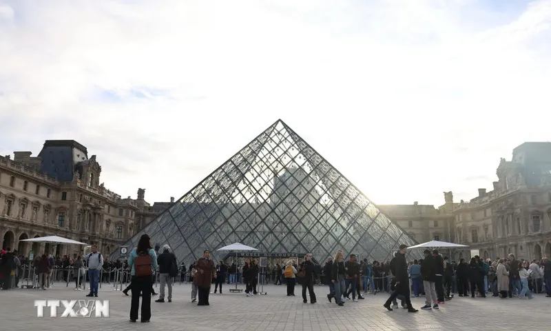 Louvre tăng 45% giá vé cho du khách ngoài EU từ năm 2026