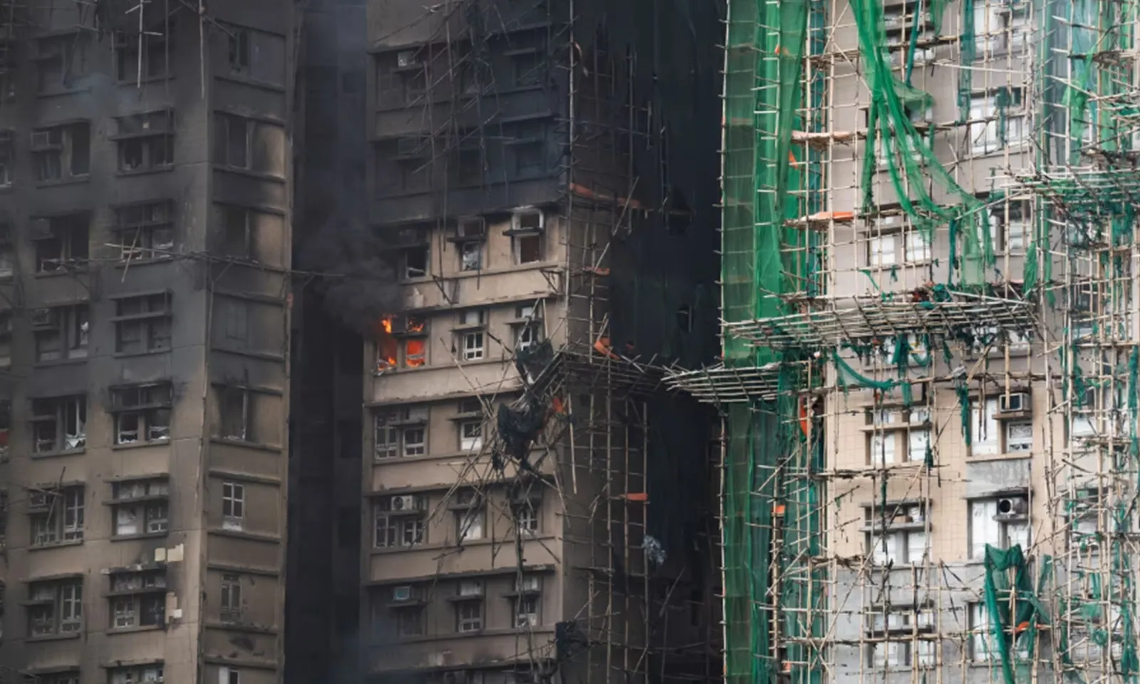 Bắt giữ thêm nhiều người sau vụ cháy nhiều tòa chung cư ở Hồng Kông