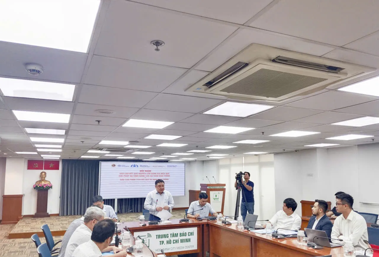 Hội nghị báo cáo kết quả nghiên cứu hiệu quả giải pháp hạ tầng an toàn giao thông và báo cáo phân tích dữ liệu tai nạn giao thông trên địa bàn TP.HCM...