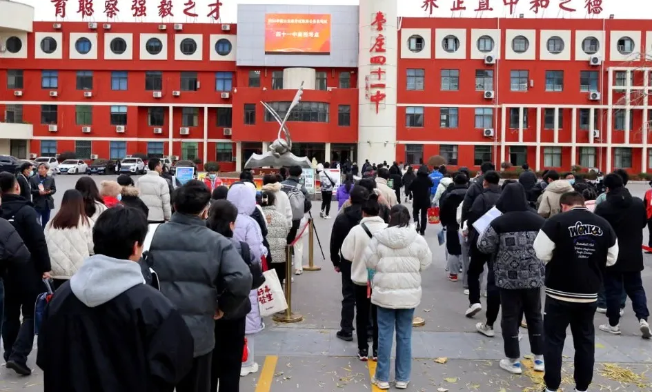 Gần 3,7 triệu người tranh 38.000 suất thi công chức Trung Quốc