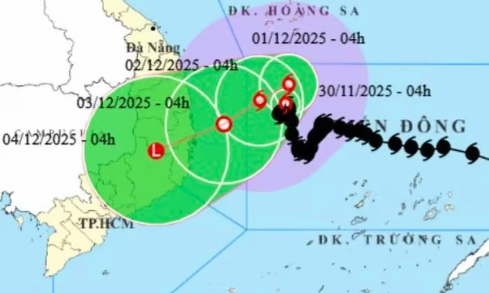 Bão số 15 di chuyển rất chậm trên Biển Đông, gió giật cấp 11