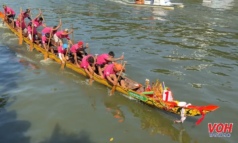 Sôi nổi Lễ hội đua ghe ngo Xuân Hòa 2025