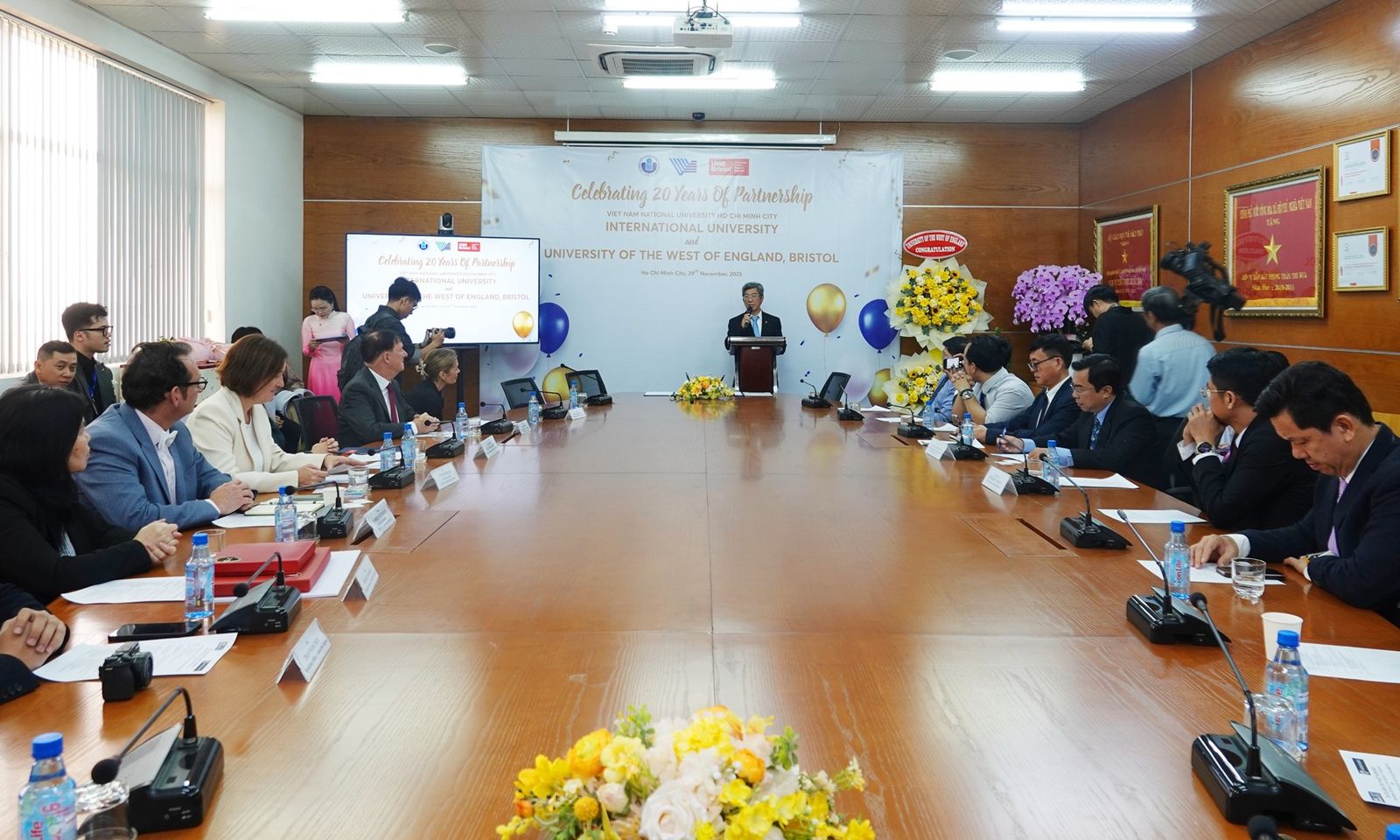 Trường Đại học Quốc tế và Đại học West of England, Bristol hợp tác đào tạo hơn 3.500 sinh viên