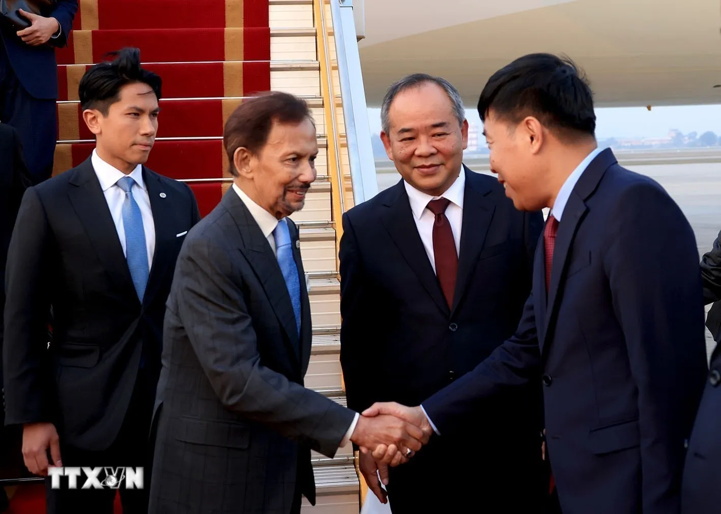 quoc-vuong-brunei-bat-dau-tham-chinh-thuc-toi-viet-nam-8442136-1