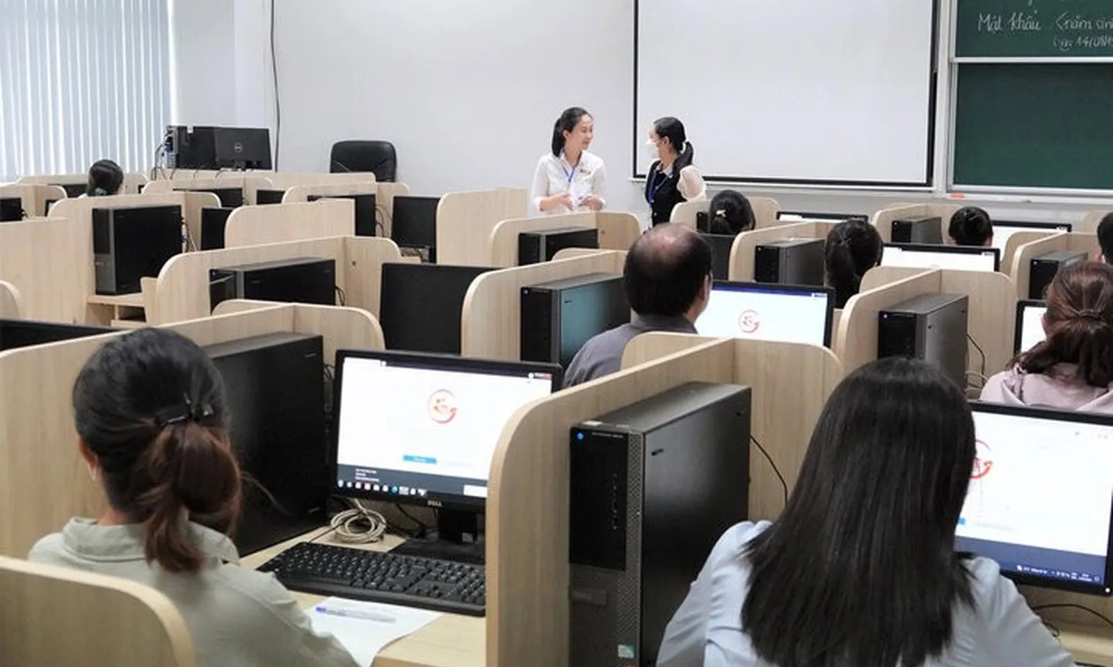 Hàng loạt chính sách mới bắt đầu áp dụng từ tháng 12/2025