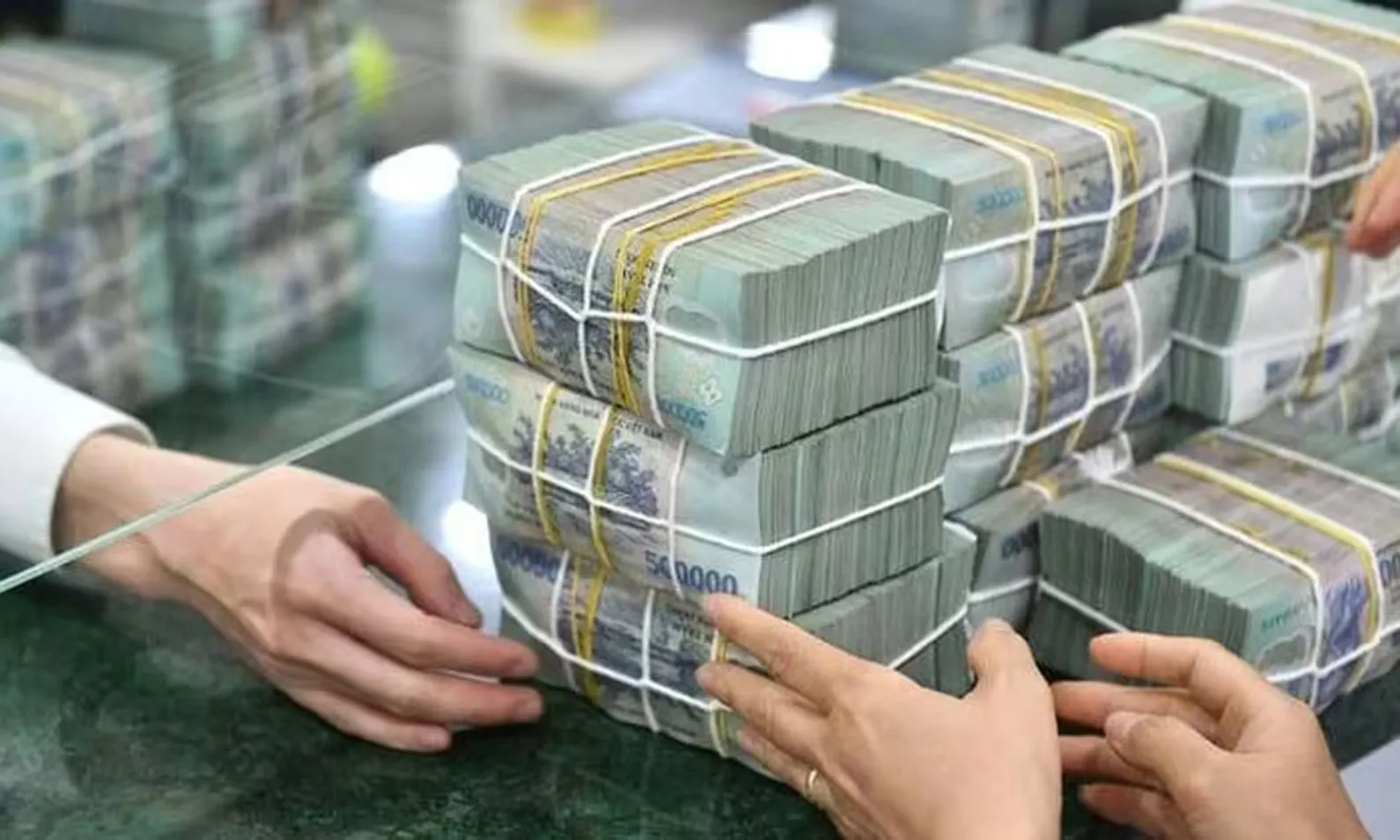 Tiền gửi ngân hàng chạm ngưỡng 16,2 triệu tỷ đồng