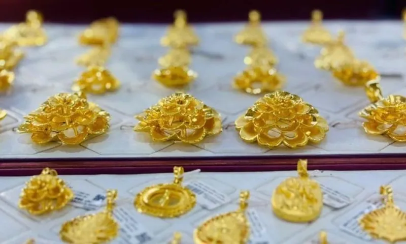 Giá vàng trong nước tăng mạnh 