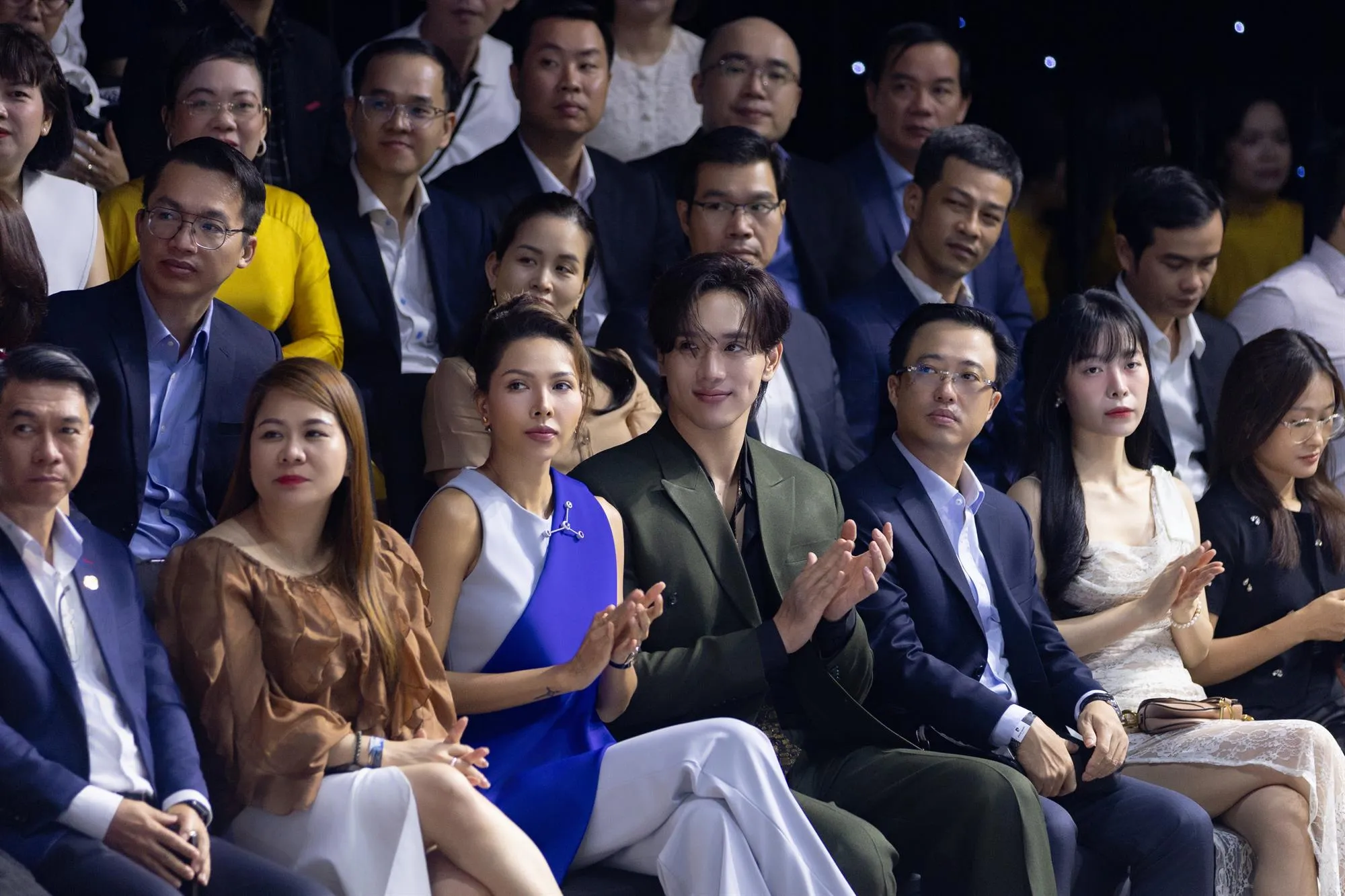 Siêu mẫu Minh Triệu -  diễn viên Thuận Nguyễn tham dự Pierre Cardin Fashion Show 2025 (2)