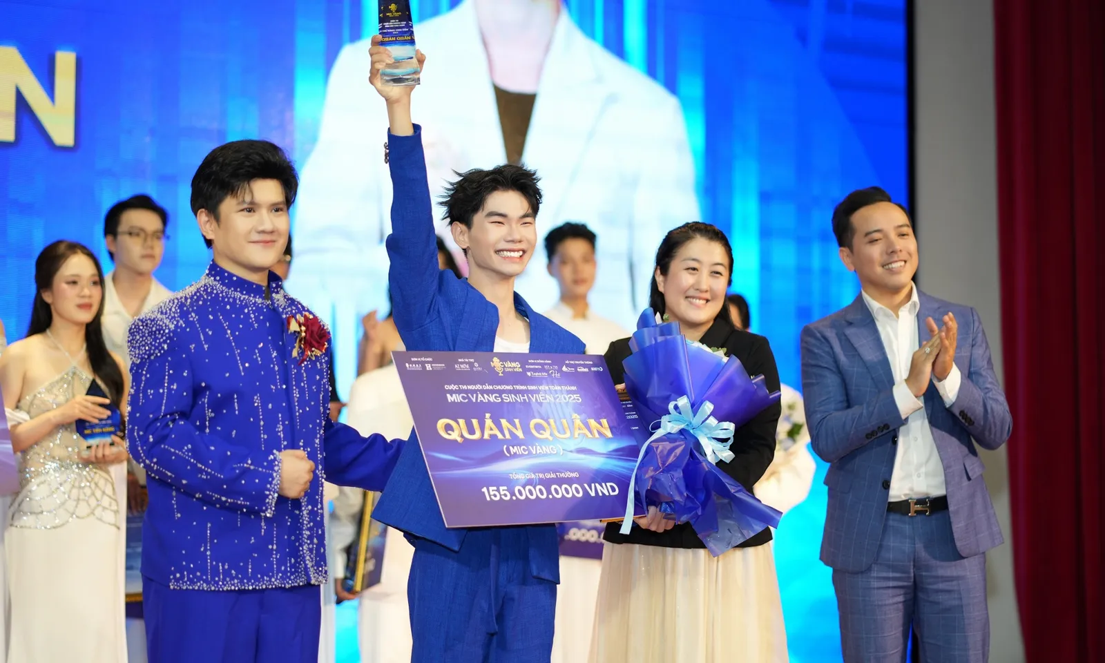 Đầy thuyết phục, MC Hồng Anh chính thức trở thành “MIC VÀNG SINH VIÊN 2025” 