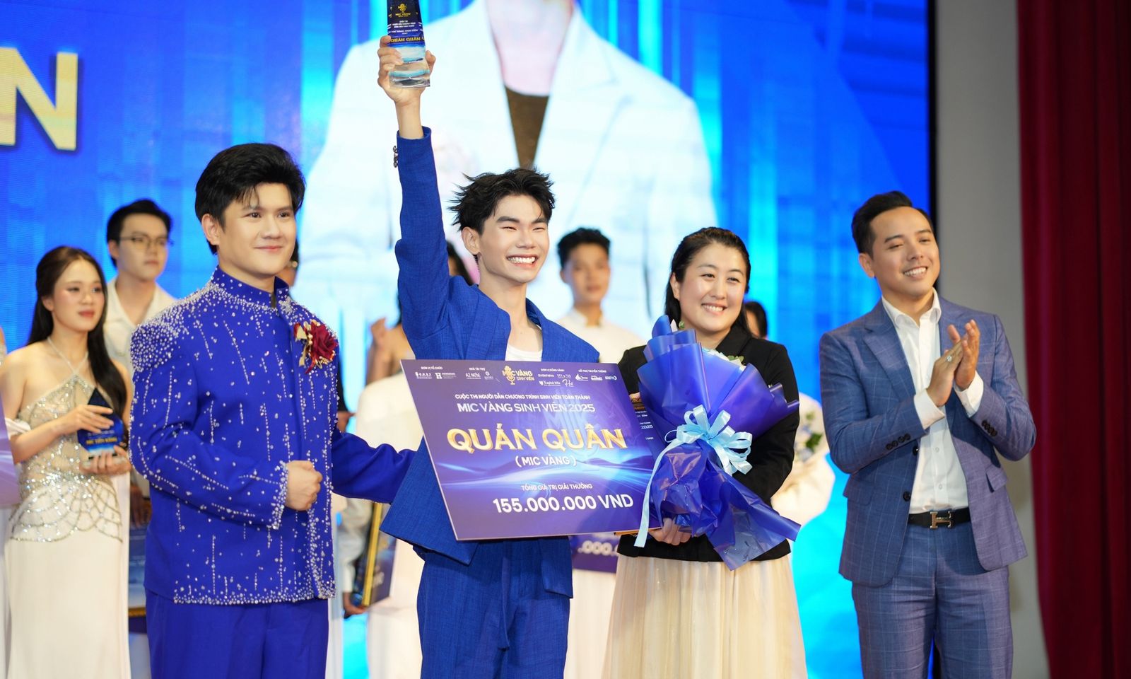 Đầy thuyết phục, MC Hồng Anh chính thức trở thành “MIC VÀNG SINH VIÊN 2025”